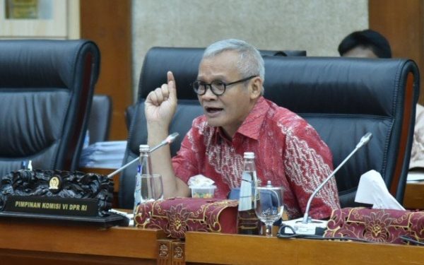 Aria Bima yang merupakan anggota DPR dari fraksi PDIP menjelaskan jika pembatalan Indonesia sebagai tuan rumah Piala Dunia U20 bukan karena penolakan dari dua kepala daerah tersebut.