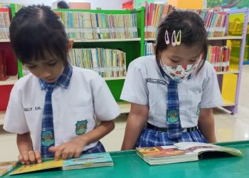 Suasana kunjungan siswa SD ke Perpustakaan Daerah