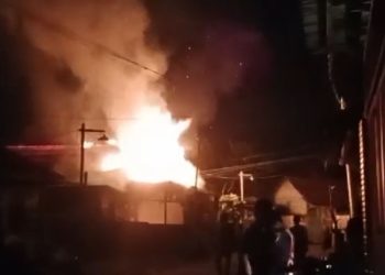 Kebakaran di Gang Rejeki 9 Hanguskan Barakan, Satu Korban Jiwa Dilaporkan