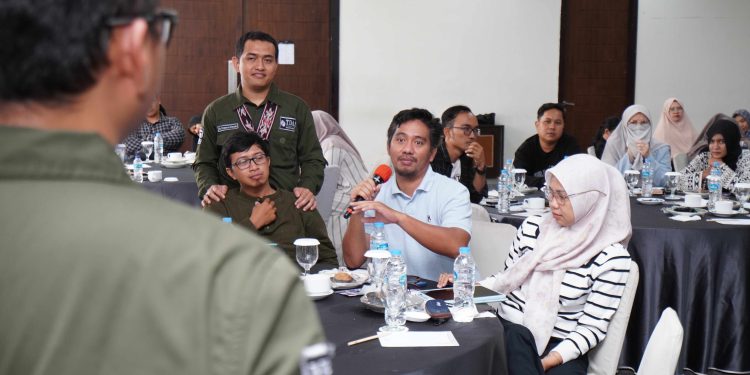 Suasana diskusi dalam workshop branding and marketing hack TDA Balikpapan