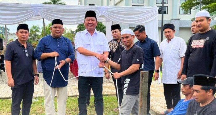 Semangat Berbagi di Hari Raya, DPRD Kaltim Salurkan Daging Kurban ke Warga Sekitar