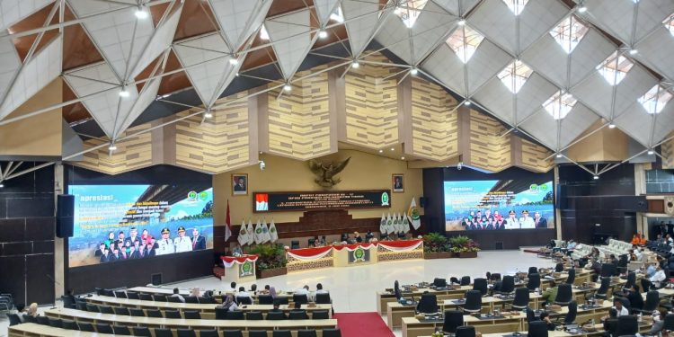 Dprd Kaltim Gelar Rapur Bahas Pandangan Fraksi Terhadap Rpjmd 2025–2029